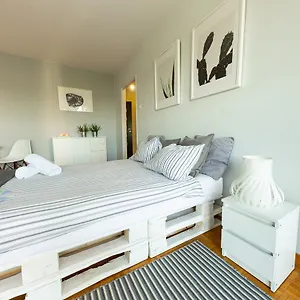 https://warszawa-apartamenty-promyk.warsawhotelspoland.com