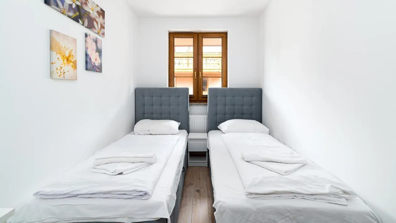 Apartamenty Sun & Snow Lesny Dom カルパッチ アパート